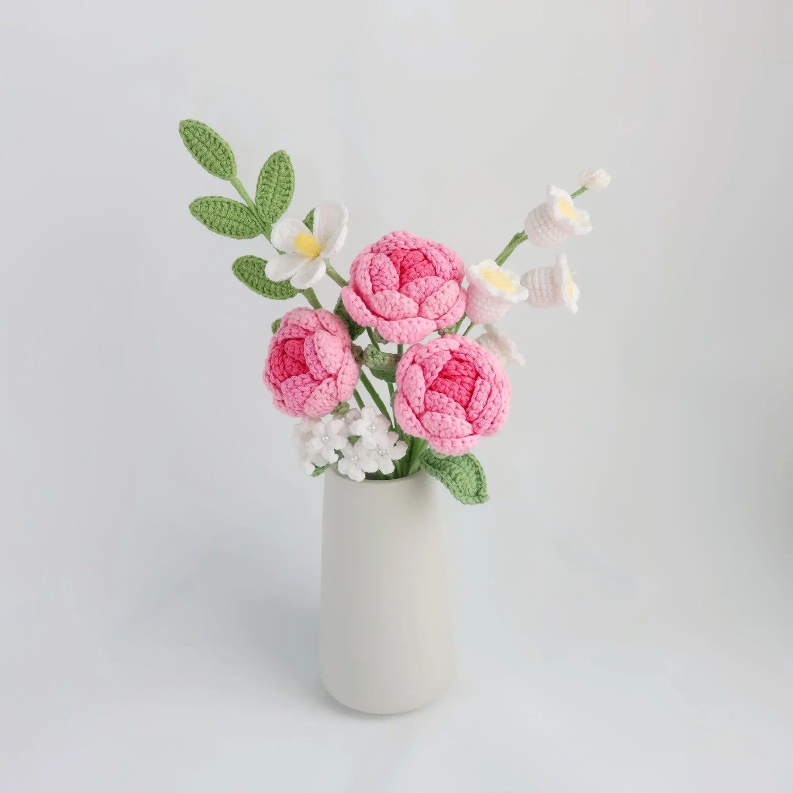 Lila gehäkelter Blumenstrauß - JAMES ALFONSO