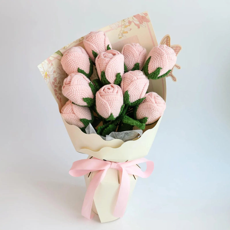 Gehaekelter Rosenstrauss in Rosa Deko Handarbeit