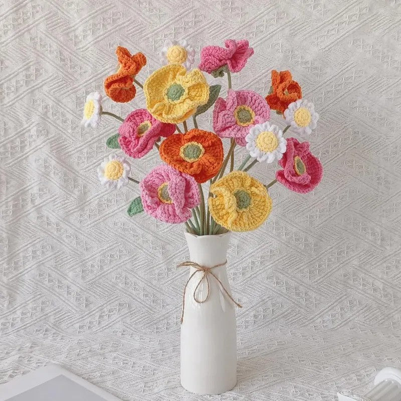 Gehaekelter Mohnblumenstrauss als August-Geburtsblume Deko Handarbeit